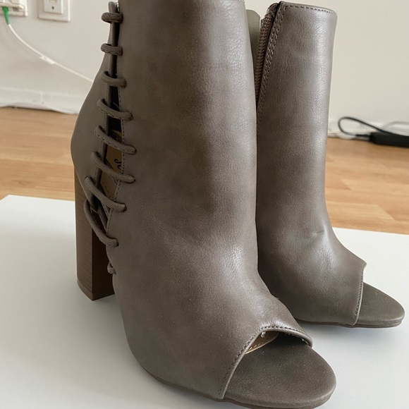 Nice open toes booties - Picture 2 of 6